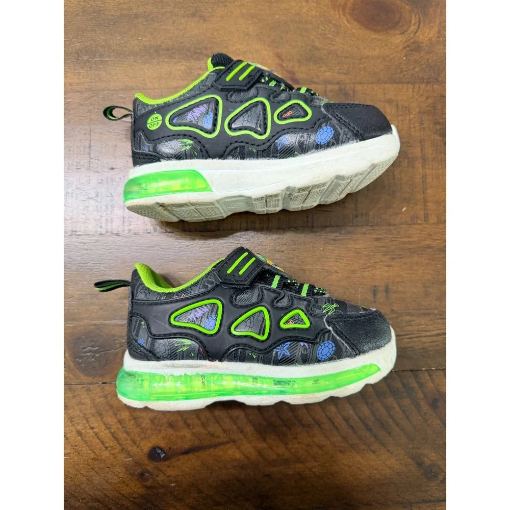 Nickelodeon TMNT Toddler Boys Light Up Sneakers Black Green BTTM44AC003 Size 6